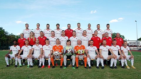 Hinten von links: Niclas Becker - Philipp Finze - Hannes Bruch - Tobias Hippe - Martin Lehmann (Teammanager) - Lucas Schneider - Charles Friedrich - Daniel Friedrich - Sascha Podleska

Mitte von links: Bianca Schneider (Physiotherapeutin) - Alina Pauly (Zeugwartin) - Steffen Grasshoff (Torwarttrainer) - Hannes Beier - Marc-Lucas Buschmann - Steven Kürschner - Marcus Helmstedt - Christoph Römling (Trainer) - Ronald Maaß (Präsident) - Frank Junge (sportl. Leiter)

Vorn von links: Carlos Alberto Fernando - Benjamin Faber - Konstantin Finze - Jonas Binkau - William Friedrich - Justin Domenic Kaiser - Christian Schulze - Jonny Schönburg - Philipp Anton - Toni Heinisch - Felix Doberitzsch

Es fehlen: Matthias Lache (Physiotherapeut) - Pepe Streithoff - Felix Benjamin Gahler