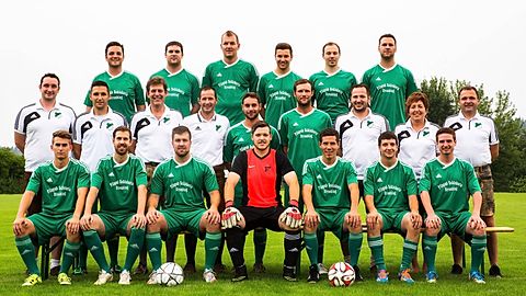 hinten stehend von links: Maximilian Prebeck, Markus Hatzl, Daniel Pleban, Reinhard Weinzierl, Matthias Lang, Stephan Krusche
Mitte stehend von links: Jozo Lagetar, Spielertrainer Markus Heiß, 2.AL Robert Weiß, 1.AL Xaver Wallner, Ulrich Fritsch, Manfred Münich, Torwarttrainer Gerhard Rothmayr, Kassier Helga Herreiner, Co-Trainer Christian Scherzer
vorne sitzend von links: Daniel Pex, Michael Stern, Bastian Hofmeister, Michael Hörndl, Franz Winter jun., Tobias Schneitl, Andreas Reif
es fehlen: Johannes Massinger, Leonhard Maier, Sharbel Ora