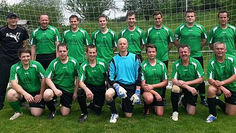 hintere Reihe v.l.: Clemens Herzog (Spielleiter), Klaus Herzog, Maximilian Marx, Stefan Scharnagl, Thomas Engelmann, Max Löw, Tobias Eckner, Gunnar Liese
vordere Reihe v.l.: Sebastian Herzog, Michael Kobras, Josef Graf, Armin Regnet, Carsten Sprenger, Herrmann Schmidt, Günther Hofbeck