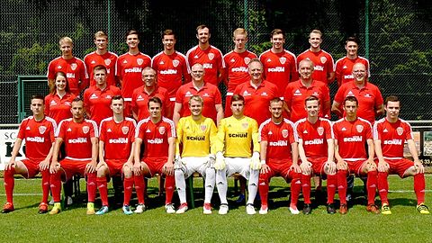 Hintere Reihe stehend von links:  Matthias Ruster, Max Hoffmann, Max Heckler, Yannik Kerzan, Matthias Haubst, Pascal Zurgeihsel, Sebastian Schell, Marius Kneppel, Jan Weber; 
Mittlere Reihe stehend von links:  Kathrin Eltges, Physio, Kai Hammes, Co-Trainer, Thomas Gutweiler (Torwarttrainer),Thorsten Haubst (Cheftrainer), Georg Schuh (Vorsitzender), Patrick Jung (stellv. Vorsitzender), Eugen Schuh (Geschäftsführer);   

Vordere Reihe sitzend von links:  Marius Botiseriu, Heiko Weber, Lukas Kaut, Lukas Steinbach, Yannick Görgen, Lukas Gibbert, Florian Knöppel, Martin Schultheis, Jonas Ercan, Marius Marx