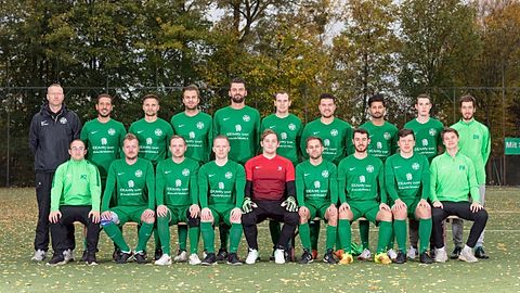 Hintere Reihe von links: Steve Stephan (Trainer), Georges Chamoun, Andreas Koch, Albert Welsch, David Klein, Christoph Bayer, Joel Yachoua, Sunnan Mir, Michel Korth, Lennart Tremper

Vordere Reihe von links: Marc Zoller (Betreuer), Denis Gladitz, Christopher Ohler, Patrick Krämer, Leander Etz, Niklas Pitowski, Daniel Haydo, Leon Hartmann, Falk Hölldörfer