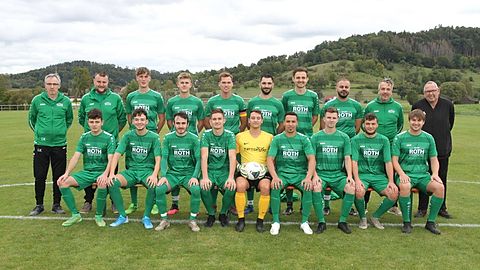 Hinten vin links: Abteilungsleiter Lothar Kurz, Co-Trainer Steffen Sadler, Tim Joos, Niklas Ammon, Jochen Schimanek, Vasile Alexandru, Alex Gottschalk, Ioan-Sorin Bodor, Trainer Steffen Ledwig, Spielleiter Manfred Schacher,
Vorne von links: Jannis Gottschalk, Maximilian Moser, Benjamin Haut, Maxi Stowasser, Nico Schimanek, Ionut Päun, Benjamin Theileis, Eduard Demaj, Marian Schimanek 
Auf dem Bild fehlen: Patrick Bauer, Moritz Bauer, Jannis Gottschalk, Arif Krasnici, Moritz Reißner, Fabio Herb, Stanislav Wulfert, Sven Zemke