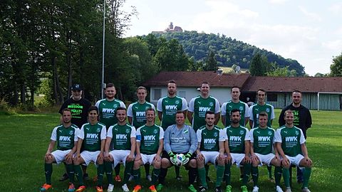 oben v.l.n.r.: Betreuer Kurt Koch, Benedikt Saul, Dominik Scheidler, Timo Schimpf, Benedikt Koch, Patrick Köbeler, Michael Birmele, Trainer David Adamczyk
unten v.l.n.r.: Marvin Reppe, Dany Ribeiro, Janosch Bamberger, Andre Horn, Florian Müller, Felix Schweers, Irfan Krasniqi, Danny Müller, Peter Stöger