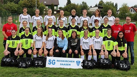 o.v.l.: Tina Münster, Kirsten Hartmann, Nicole Schlosser, Lea Gietmann, Ramona Boger, Carolin Ulrich, Simone Schmitt, Sarah Swoboda.
m.v.l.: Björn Swoboda, Olesia Kiseleva, Julia Kremer, Johanna Weber, Vanessa Ruhl, Natalie Dik, Jasmin Wockelmann, Svenja Geiß, Luisa Köhn, Frank Arnold, Andreas Schön.
u.v.l. Celine Buß, Tine Nadler, Hannah Schön, Jana Peter, Anna Hochmuth, Iris Heyden, Shanice Lewerenz, Anna Rimkus, Lena Arnold, Darja Sadeghi