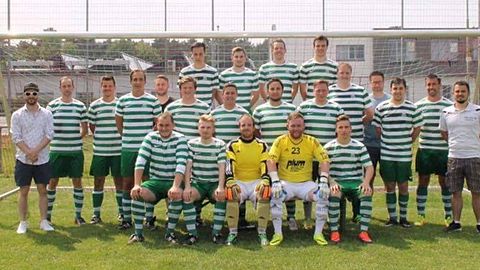 obere Reihe v.l.n.r.: Jan Wildrath, Niklas Cremer, Sven Salentin, Niklas Heinrich

mittlere Reihe v.l.n.r.: Johannes Schaaf, Michael Langwald, Stefan Huppertz, Thomas Huppertz, Niklas Klann, Alexander Kreutz, Kevin Braun, Alexander Wirtz,Thomas Langwald, Hanno Schneider, Thomas Meisenberg, Marius Palm, Oliver Grunwald, Marc Gilles

untere Reihe v.l.n.r.: Michael Jansen, Alexander Wildrath, Thomas Rüttgers, Marc Hutmacher, Pascal Pleuß