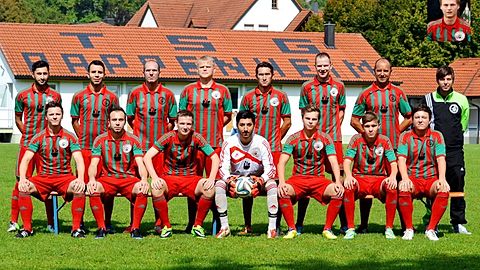o.v.l.: Veyis Geyik, Ertugrul Topcu, Daniel Manger, Daniel Botos, Versidin Ljiko, Christopher Seibold (C), Sinisa Stojanovic, Michael Thomas (Coach). u.v.l.: Michael Rusam, Paul Somodi, Michael Koch, Hüseyin Palta, John Meister, Florian Keller, Tobias Koch. Eingefügt: Tim Meister. Nicht im Bild: Jacomo Päckert, Marco Rusam, Adam Kopyto, Rafal Polak, Robert Sorohan, Christopher van der Gang