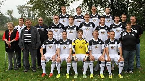 Mannschaftsfoto Saison 2013/2014
Kreisliga B Bezirk Hochrhein

Reihe hinten ( von links)
Johannes Bastian,  Nicolaj Schwald,  Pascal Romano,  Kevin Hils

Reihe Mitte ( von links)
Trainer Mike Baltensperger,  Co-Trainer Klaus Lauber,  Christian Marx,  Tim Probst, Tobias Meier,  
Daniel Sütterlin,  Frank Schneider,  Sebastian Neumärkel,  Sportvorstand Michael Wagner

Reihe vorne (von links)
Trikot Sponsor Fam. Sütterlin,  Eugen Schneider,  Fabian Kolibaba, Konstantin Rapp, Konstantin Anselm,
Domenic Washausen,  Betreuerin Nicole Baltensperger

Auf dem Mannschaftsfoto fehlen:
Jens Schneider, Simon Meier, Christopher Ecker, Kevin Pabst, Markus Faisst , Aron Stiefvater ,
Lukas Strönisch, Sportl. Leiter Bernd Schaffner, Torwart Trainer Michael Brutschin