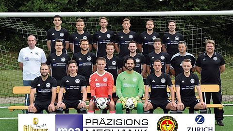 oben vlnr Alex Jochum, Marion Valtchev, Christof Rauber, Valentin Meiser, Marvin Keller, Marcel Zenner
mitte vlnr Teammanager Peter Hornung, Tobias Trautzburg, Marco Kleer, Andreas Gräsel, Jan Stoll, Felix Kessler, Torwarttrainer Mario Rino, Trainer Peter Müller
unten vlnr Andreas Zimmermann, Aaron Zewe, Pascal Haus, Antonio Rossi, Janick Finck, Jonas Bethscheider
es fehlen: David Jostock, Lukas Hornung, Moritz Schwindling und Domenico Rao