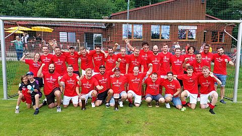 AUFSTEIGER 2024

Vorne v.l.n.r
Tobias Schlosser, Simon Marschner, Matthias Karle, Michael Gaugenrieder, Markus Baier, Andreas Wolf, Hanspeter Meier, Marcos Fernandez Rivero, Michael Bührle, Julian Flicker

Hinten v.l.n.r.
Julia Weidner, Lukas Baur, Benni Winterstein, Michael Grasse, Lukas Lehmeyer, Marcel Wittmann, Peter Dancs, Konrad Ullmann, Jonny Hasmüller, Vinc Kraus, Tim Trübenbacher, Chris Rößner, Phips Grondinger, Michael de Souza Wolf, Anderson Air Reis Rocha, Victor Hermogenes, Max Seeburger