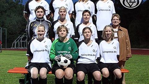 hintere Reihe: ****, Anna Sollacher, Ramona Lex, Veronika Neumeier
mittlere Reihe: Christine Frey, Lisa Zeilnhofer, Birgit Beinlich, Abteilungsleiterin Gudrun Kühn
vordere Reihe: Pia-Riccarda Kreuz, Kerstin Stiglmeier, Sibel Cava, Dörthe Kreuz