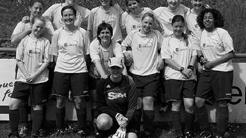 hintere Reihe v.l.n.r.: Schaubächer Johanna, Weitz Mareike, Schmoll Carina, Bezenka Anna, Biller Angela und Böhm Carina


vordere Reihe v.l.n.r.: Sentner Miriam, Bialluch Martina, Lenaerts Michaela, Ellmann Lisa, Meßner Johanna und Allisona Syrreta


knieend: Kenner Susanne