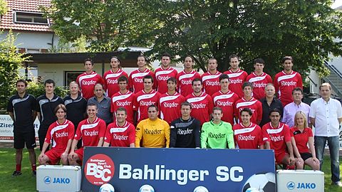 Hintere Reihe v.l.: Torben Stuckart, Johannes Fiand, Bernhard Wiesler, Marc Hess, Yannick Häringer, Marc Sandmann, Enes Sovtic, Kevin Klein, Rino Saggiomo.

Mittlere Reihe v.l.: Co-Trainer Edmir Bilali, Trainer Jens Scheuer, TW-Trainer Jens Matuschek, Gerhard Fuchs (Betreuer), Timo Schwär, Michael Sommer, Yannick Berger, Matthias Maier, Manuel Binninger, Philipp Züfle, Roland Tranzer (Spielleiter), Dieter Bühler (1. Vorstand), Achim Meyer (2. Vorstand).

Vordere Reihe v.l.: Michael Schlegel, Dennis Klossek, Frank Kocur, Amin Jungkeit, Mario Neumann, Dennis Müller, Benjamin Pfahler, Giuliano Saggiomo, Julia Dinger (Physio).

Es fehlt: Marina Bühler (Physio).