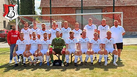 von hinten links: Ameer Al-Waeli, Dennis Fröhlking, Kevin Warkentin, Jan Löcker, Jannik Düsterwald, Mario Fischer, Sebastian Schiller, Joshua Sturm, Benedikt Grimm, Florian Smets (Trainer)
von vorne links: Niclas Schmidtmann, Hubertus Knieß, Dominik Lüttich, Mirko Ohnesorge, Mike Pelz, Markus Pelz, Christian Stumpe, Mathias Westmeier