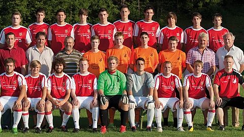 Hinten v.l.: Becker, F. Hecht, Musu, S. Hecht, P. Dietrich, T. Ludwig, M. Dietrich, Müllner, Utz, Sayer
Mitte v.l.: Mössner (Betr.), B. Dietrich (SpA), N. Pani (Betr.), Reißig, Kaus, Backi, Thee, H. Ludwig (Abtl.), Opitz (Vors.)
Vorne v.l.: B. Ponxhaj, Blum, T. Pani, Weiß, Pienitz, El-Aref, F. Ponxhaj, Heinrich (Trainer), Hammer (Co-Tr.).     Foto: Weindl