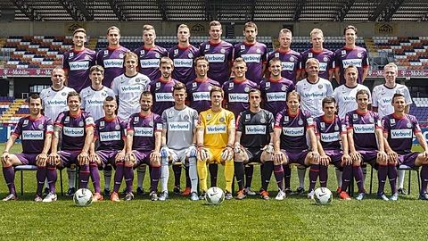 FK AUSTRIA WIEN: 1 REIHE VLNR.: MARKUS SUTTNER, MARKO STANKOVIC, SRDAN SPIRIDONOVIC, TOMAS SIMKOVIC, HEINZ LINDNER, PASCAL GRÜNWALD, IVAN KARDUM, TOMAS JUN, THOMAS MURG, FABIAN KOCH, FLORIAN MADER; - 2. REIHE VLNR.: MASSEUR CHRISTIAN HOLD, KONDITIONS-TRAINER DR. MARTIN MAYER, PHYSIOTHERAPEUT PHILIPP ENDL, REMO MALLY, MANUEL ORTLECHNER, EMIR DILAVER, ALEXANDER GORGON, TORMANN-TRAINER FRANZ GRUBER, CO-TRAINER MANFRED SCHMID, TRAINER PETER STÖGER; - 3. REIHE VLNR.: JAMES HOLLAND, GEORG MARGREITTER, ALEXANDER GR†NWALD, LUKAS ROTPULLER, ROMAN KIENAST, KAJA ROGULJ, DARE VRSIC, MARTIN HARRER, ROLAND LINZ - F: picture-alliance