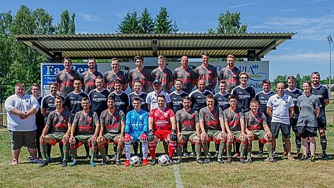 1. Reihe sitzend: Thomas Friedrich, Alexander Schärtl, Sebastian Jany, Johannes Birner, Kevin Tafelmeier,
Udo Hackbarth, Andreas Mark, Fabian Magerl, Stefan Birner

2. Reihe stehend: Marco Schottenhammel (BT), Daniel Prössl, Christian Sedlmeier, Joah Knestrick, Tobias Münchmeier, Andreas Henke, Tobias Kellner, Tobias Heindl (TR), Marco Speckner, Andrew Austin, Peter Winter, Nicolas Rast, Christian Birner, Mario Häring (BT), Martin Bertelshofer, Jennifer Häring (BT), Daniel Brünnig.

3. Reihe stehend: Michael Stubenvoll, Patrick Stubenvoll, Stephan Harrer, Phillipp Magerl, Lukas Bräuer, Florian Bertelshofer, Sebastian Bierler, Simon Fleischmann