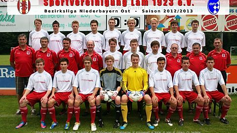 hinten:Hacker Andreas,Hutter Michael,Schönberger Karl-Heinz,Zitzelsberger Jonas,Klingseisen Max,Koller Wolfgang,Vogl Michael,Gmach Michael,Seiderer Christoph,
mitte:Hamberger Erwin,Stahl Stephan,Co-Trainer Kirschenbauer Jürgen,Trainer Aschenbrenner Franz,Weinfurtner Matthäus,Hofmann Karl-Heinz,Gmach Josef,Betreuer Altmann Helmut,Rainer Hans,Physiotherapeut Hamberger Christian,
vorn:Drexler Johannes,Irlbeck Dominik,Altmann Thomas,Altmann Stefan,Weber Maximilian,Schmid Michael,Gaag Daniel,Pfeffer Simon.