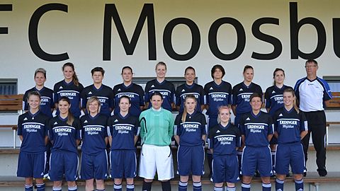 Damenmannschaft des FC Moosburg, trainiert von Albert Bauer
Saison 2015/16