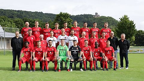 3. Reihe v.l.: Sergej Triller, Arno Leisinger, David Pinke, Benedikt Nickel, Gianfranco Disanto, Marvin Müller, Roberto Billeci, Daniel Briegel, David Bosek;

2. Reihe v.l.: Joachim Schröter (Präsident), Ralf Moser (Trainer), Bruno Böhler (Betreuer), Mato Topic, Patrick Keller, Witali Semenschuk, Dr. Stefan Preis (Teamarzt), Dr. Andreas Köppen-Castrop (Teamarzt), Dr. Burkhard Cerff (Teamarzt),Martin Aßmuth (Sportliche Leitung/Präsidium), Bernd Schleith (Präsidium);

1. Reihe v.l.: Buba Ceesay, Andreas Lismann, Luigi Squillace, Dominik Lüchinger, Thomas Wasmer, Lucas Thiel, Lamin Colley, Patrice Glaser;

es fehlen: Mirco Böhler, Nils Mayer, Enzo Stamile, Mino Bouhabila (Co-Trainer), Christian Schloz (TW-Trainer), Tanja Zähringer (Physiotherapeutin)