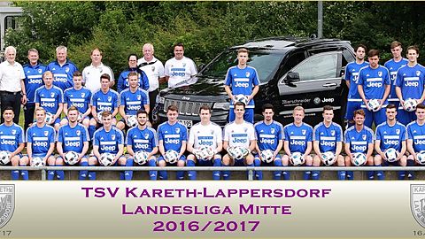 oben v.l: (1. AL) Anton Brunnbauer, (TR) Sepp Schuderer, (TR) Willi Petz, (B) Josef Schmidmeister jun., (P) Daniela Messbauer, (B) Josef Schmidmeister sen., (TWT) Phil Walker
1. Reihe: Michael Kirner, Tobias Witzmann, Maximilian Vogl, Balthasar Sabadus, Fabian Kammermeier, Matthias Brunnbauer, Marco Pfeffer, Andreas Martin, Florian Folger
2. Reihe: Antonios Assaad, Stefan Wimberger, Andreas Lehner, Korbinian Köppel, Michael Stilp, Michael Waller, Stefan Glötzl, Thomas Rachner, Maximilian Röhrl, Philipp Arnold, Stephan Gineiger, Michael Schuderer, Christian Ludwig, Daniel Massinger
Es fehlen: Thomas Kirner, Yasin Kücük, Adrian Preisner, Florian Nittke

Foto: F. Würthele