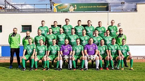 Oben v.l.: Obitz, Archut, Weedermann, Tittel, Messany, Fuchs, Gehrmann
Mitte v.l.: Trainer Wernicke, Co Dietrich, Matiss, Wagner, Schrot, Herzinger, Vollrath, Kliemann, Hernandez, Mannschaftsbetreuer Jussen
Unten v.l.: Franke, Lange, Brauner, Unbehaun, Isserstedt, Pröschold, Ludwig, Keil, Keitel
