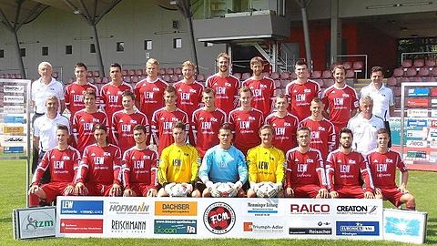 Hintere Reihe von links: Torwarttrainer Hans Bohnet, Anel Hodzic, Candy Decker, Christopher Bargholz, Daniel Böck, Matthias Bader, Harald Holzapfel, Edgar Weiler, Stefan Zobel, Co-Trainer Thomas Reinhardt
Mittlere Reihe von links:Konditionstrainer Harald Rehklau, Sebastian Bonfert, Timo Keller, Alexander Hack, Ejnar Kahric, Stefan Heger, Branko Nikolic, Denis Wassermann, Cheftrainer Esad Kahric
Vordere Reihe von links:Jannik Keller, Burhan Yilmaz, Vito Poletto, Marco Ihler, Tobias Kirchenmaier, Philipp Beigl, Marvin Länge, Burak Tastan, Sebastian Gilg