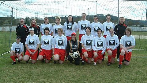 Kader Bezirksoberliga Saison 2009/2010
stehend von links: Andreas Tzschöckell, Bettina Fersch, Margit Wisheu, Corinna Amberger, Michaela Mies, Sabine Gschlößl, Bettina Bachmeier, Heike Kammermeier, Marina Huber
kniehend von links: Sinem Yilmaz, Caro Traska, Andrea Walter, Sandra Andrusiak, Michaela Weist, Manuela Kaltner, Andrea Tzschöckell, Michaela Burger, Sabrina Trinkl
es fehlen: Sümeyra Usta, Daniela Hofer, Jasmin Lentner, Kerstin Lechner, Theresia Schön