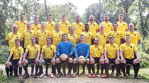 1. Reihe v.l.n.r.: Schuivens, Tim; Keil, Philipp; Drießen, Daniel; Turtschan, Florian; Kofferath, Lukas; Köberich, Robin; Bönnen, Niklas; Reimann, Fabian
2. Reihe v.l.n.r.: Turtschan, Roland(Co-Tr); Jansen, Marco; Beckers, Gero; Hartmann, Daniel; Jansen,Jens; Panchalingam, Niroshen; Bürgstein, Till; Finken, Christopher; Durakovic, Edin (Tr)
3. Reihe v.l.n.r.: Apweiler, Maximilian (Co-Tr); Jashiri, Ermal; Schornstein, Andre; Schuivens,Dennis; Baum, Pascal; Choudhary, Faisal; Pusch, Nico; Bürgstein, Malte
es fehlen: Strohwasser, Jens; van Daal, Jan; Almir Botonjic (TW-Tr)