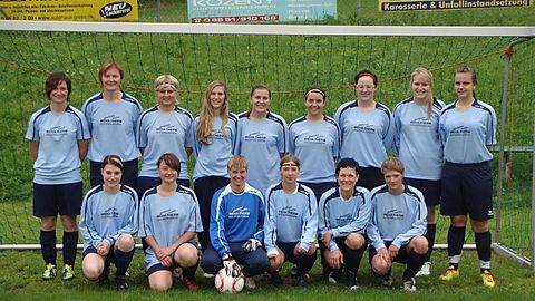 Kader 2011/12
stehend von links: Kainz Lisa,Denk Manuela,Zimmerer Sandra,Haug Desiree,Sammer Monika,Wurm Stephanie,Blöchl Stefanie,Meier Sarah,Liebl Stefanie.
sitzend von links: Zieringer Doris,Kainz Jasmin,Göppl Priscilla,Schanzer Michaela,Blöchl Sandra,Bauer Stephanie.
es fehlen: Kainz Tanja,Kainz Verena und Ammerl Ramona.