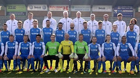 Obere Reihe: Niko Semlitsch, Torsten Ortloff, Alexander Otto, Jörg Dechert, Ferdinand Speier, Uwe Stabel, Alexander Dorn, Patrick Keil, Daniela Uhl.
Mittlere Reihe: Hendrik Dechert, Daniel Erben, Dominik Zeller, Sebastian Schäfer, Sedat Aktas, Perre Chabou, Sven Kusebauch, Nino Binz, Max Ott, Volkan Vural.
Vordere Reihe: Mike Bathomene, Manuel Rasiejewski, Ürkan Özen, Daniel Nugbur, Dusan Olujic, Sven Mainusch, Erkan Hasan, Max Peter Mohr, Kevin Kaguah, Helmut Schäfer.