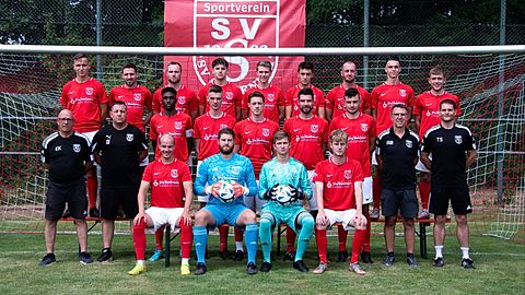 Obere Reihe v.l.: Kilian Düpre, Tim Gottung, Felix Denkinger, Moritz Stemper, Luca Bierbrauer, Simon Klodt, Aleks Klodt, Kevin Walter, Philipp Brost
Mittlere Reihe v.l.: Elmar Klodt, Michel Fuxen, Julio Ngangu, Jakob Ditter, Herbert Stuhlberg, Philipp Geißler, Kevin Endres, Armin Bierbrauer, Tillmann Schweitzer
Vordere Reihe v.l.: Tim Brandscheid, Markus Borne, Felix Bollig, Robin Esser