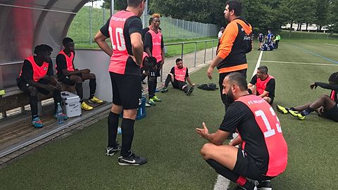deutliche Ansprache in der Halbzeit vom Trainer an seine Mannschaft