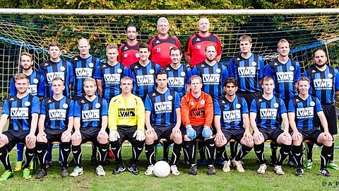 Oben links: Ayhan Irez (Co-Trainer), Karl-Heinz Kellich (Obmann), Tim Zarp (Trainer) 

Mitte links: Patrick Schillig, Thorbjörn Lund, Peter Dobbert, Thorben Harm, Tim Petersen-Lund, Christian Schmidt, Daniel Schaefer, Hauke Krayenborg, Daniel Krüger, Henrik Lescow 

Unten links: Maik Schröder, Lars Sabionski, Stephan Fuhrmann, André Zynda, Lukasz Surowiec, Sebastian Grimm, Hakan Irez, Lukas Eder, Lukas Bach 

Es fehlen: Karsten Möckelmann, Florian Sandersen