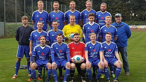 oben vlnr: Christoph Richter, Jan Kröger, Carsten Bösling, Kevin Hilwers, Ulrich Brüggemann

mitte vlnr: Christoph Krieger, Marko Moußet, Marcel Walter, Daniel Harkers, Ralf Makowski, Luis Friese, Sascha Knille

unten vlnr: Tim Lautenschläger, Florian Barrenpohl, Danny Kalka, André Grundmann, Mika Löker