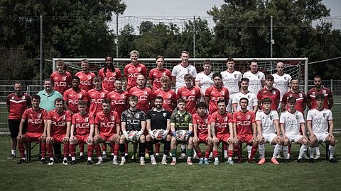 h.R.v.L.: Timon Meier, Dirk Steigert, Ibrahim Idris, Janek Bader, Luke Strobach, Jens Allgaier, Johannes Müller, Fabio Trappmann, Benjamin Schmidt, Alexander Schmidt 

m. R. v. L.: sportlicher Leiter Nico Capilluto, 1. Vorstand Dr. Boris Zoch, Kelvin Osifo, Darwin Schimmele, Florian Heupel, Artjom Gordijenko, Elias Castano Bader, Kolja Spazier, Tim Chromik, Michael Vögtle, Trainer 2. Mannschaft Elias Seeburger, Co-Trainer 1. Mannschaft Sven Althauser, Trainer 1. Mannschaft Maxhun Haxhija

v.R.v.L.: Lucas Schneider, Linus Ganser, Yanik Schätze, Giuliano Carrieri, Julian Meier, Rick Petersen, Nicklas Pflug, Gemino Capilluto, Marlon Kenz, Vincenzo Tassone, Anton Gamerdinger, Lennart Seeburger, Nils Martin