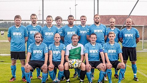 Links hinten: Heinemann Maik, Malorny Tobias, Kliche Marco, Zankl Sebastian, Zuniga Carlos, Heigl Alexander, Enczmann Timo, Enczmann Stefan, Co-Trainer Pfeffer Marco
Vorne Links: Wittmann Andreas, Kürzinger Tobias, Foidl Armin, Pfeffer Stephan, Frey Andreas
