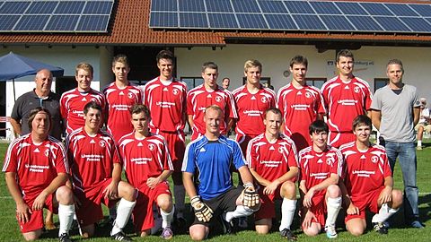 stehend: Trainer Helmut Klingmann, Kapitän Florian Fischbeck, Christoph Haberger, Thomas Kaschel, Andreas Wiesmayer, Vitus Schmidt, Claus Brunner, Markus Eiglstorfer, Tom Kollmannsberger.
knieend: Marc Wild, Simon Hiller, Florian Schoene, TW Paul Weichslgartner, Thomas Zehentbauer, Mario Zehetbauer, Christian Wiedenbeck.