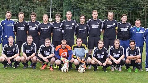 Hinten von links: Steffen Gertz, Trainer Dominic Bextermöller, Henning Wortmann, Michael Brockmeyer, Daniel Entling, René Robertz, Sven Lunte, Can Yarin, Marcel Pabst, René Uhlen, Sebastian Wüller, Betreuer Marius Reinelt und Co-Trainer André Reinelt.
Vorne von links: Andre Birkemeyer, Jörg Birkemeyer, Dennis Fenge, Dominik Sprehe, Stefan Raufhake, Mario Michel, Jan Patzer und Nadeem Raufi.
Es fehlen: Dennis Alex, Christian Dütemeyer, Michael Dütemeyer und Betreuer Jens Brinkschröder