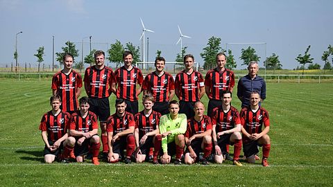 oben v. links n. rechts: Bergener, Schulz, Gäbel, Zilt, Neuling, Winckelmann, R. Müller
vorne v. links n. rechts: Benecke, Kretschmer, Vogt, Wulff, Schmidt, Scheuner, M. Müller, Bock