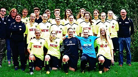 Hintere Reihe: Betreuer Sebastian Grosser, Betreuerin Björna Heimers, Nadine Issel, Jacqueline Heimers, Diana Urmes, Pia Kemmer, Annika Köffer, Sonja Mittag, Isabell Herfet, Yvonne Hermanns, Trainer Michael Hermanns
Mittlere Reihe: Co-Trainerin Margret Elhaus, Alina Kamps, Laura Thyßen, Michelle Claassen, Nina Calberg, Marcella Vonhall, Lena Bayertz
Vordere Reihe: Anna-Maria Stefes, Beatrix Brüggen, Janine Schäfer, Sina Zupanc, Lena Grosser
Es fehlt: Nadine Fondermann