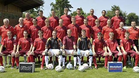 Obere Reihe:
Josef Hegenauer (Betreuer), Dominik Koch, Michael Neher, Michael Zerle, Alexander Benede, Selcuk Akdemirci, Phillip Eweka, Franz Hübl

Mittlere Reihe:
Josef Kigle (Vorstand Spielbetrieb), Vladimir Manislavic (Co-Trainer), Michael Fischer, Michael Dietl, Tobias Völker, Simon Knauer, Sergej Scheifel, Christian Weiser, Markus Stegmüller (TW-Trainer), Markus Stegmüller (Physiotherapeut), Manfred Paula (Chef-Trainer)

Untere Reihe:
Christian Doll, Mario Schmidt, Manuel Hornung, Tobias Hellmann, Thomas Geisler, Lukas Ploss, Qemail Beqiri, Kajetan Schaffer, Werner, Meyer

(Es fehlt: Lukas Kling)