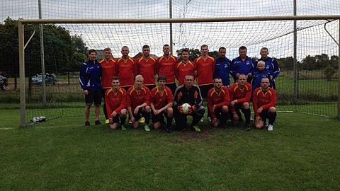 Mannschaftsfoto vor dem Test gegen SV Rot Blau Sanne. 
h.v.l: Erik Wenig, Sebastian Bergesch, Michel Müller, Martin Hoffmann, David Diedrich, C. Markus Berbalk, Carsten Grundmann, Ricardo Wessel, Alexander Müller, Tr. Yves Brandes
u.v.l: Jan De Moliner, Daniel Hoffmann, Joost Knackstedt, Felix Krause, William Hartmann, Kai Schuhmacher und Tobias Schütze;
Es fehlen: David Kramer, Marko Ferchland, Florian Gerloff, Mike Hornig, Christian Mühl und Steffen Schütze;