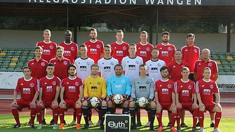 Vordere Reihe v.L.:
Jan Gleinser, Mehmet Sen, Mikail Bulut, Moritz Birker, Julian Hinkel, Pirmin Barensteiner, Marian Breuling, Dominik Kuhn, Furkan Ata
Mittlere Reihe v.L.:
Physio Alex Haas, Co-Trainer Fabian Eninger, Timo Maier, Marcel Maier, Erik Biedenkapp, Patrick Fähnrich, Vorstand Jo Gambach, Betreuer Rüdiger Fuhrmann
Hintere Reihe v.L.:
Pascal Mauritz, Mo Kamara, Kaan Basar, Simon Gries, Alex Metzler, Burak Aras, Trainer Günter Gollinger
Es fehlen:
Martin Pöhlmann, Patrick Becker, Ivan Saric, Marius Landenberger, Chris Martello, Jonas Müller