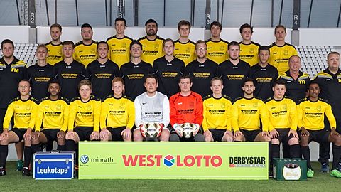 hintere Reihe von links: Maik Röller, Süleyman Biter, Sven Colberg, Zaman Ökce, Domenik Welter, Nico Schad, Jan Aengenvoort, Phil Hertelt

Mitte von links: Felix Murmann (Spielertrainer), Marcel Schlack, Dominick Berghausen, Nick Heinitz, Joshua Frenzen, Frederik Terporten, Daniel Scharle, David Knoblauch, Immanuel Thiemrod, Thomas Röller (Trainer), Matthäus Kowalski (Trainer)

vordere Reihe von links: Steffen Thiede, Atheenan Gnanakumar, Arne Beckert, Marius Huschka, Marvin Brünken, Christian Pauels, Lutz Brimmers, Sandro Janhsen, Julian Michalski, Priyatharsan Sivanantham

Es fehlen: Johann Pickers, Benedict Sommer, Andre Theunißen, Roman Scholten

Quelle: Team-Shooting