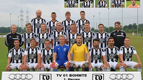 re. oben eingeklinkt: Robin Röcker, Matthias Wittenbrink, Nicolas Plöger, Timo Schröder, Sven Ahlefelder
obere reihe von links: Eduard Reimer, Jannik Köster, Fabian Habeck, Silas Steven
mittlere reihe von links: Betreuer Tobias Schierbaum, Marius Röcker, Philipp Oelmeyer, Tristan Buse, Henrik Meyer, Daniel Noldt, Tobias Frütel, Trainer Daniel Meier zu Farwig
sitzend von links: Mert Demirci, Luca Oevermann, Rene Frese, Matthias Lange, Alexander Vinke, Volkan Ova, Yusuf Bakir, Dominique Schierbaum