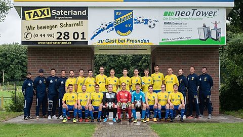 hintere Reihe (v.l.n.r.): Christoph Conrad (TR), Michael Hilwers (BT), Niklas Bartjen, Sven Schröder, Luiz Ederson Gassen, Felix Hinrichs, Dirk Griep, Tobias Dziallas, Andreas Stoyke, Dennis Schulte, Kevin Binner, Lennart Rohe, Christoph Dziallas, Tom Hinrichs, Simon Müller, Eike Schröder (CO), Mark Kanne (TT)

vordere Reihe (v.l.n.r.); Jannis Weber, Jannick Koopmann, Stefan Kramer, Christian Evers, Dennis Griepenburg, Steffen Dockmann, Gerrit Klären, Marcel Schlump, Lars Schröder

Es fehlen: Lars Landwehr, Klaas Fugel, Jan-Philip Awick, Michael Horstmann (BT), Luca Kaltinski (BT)