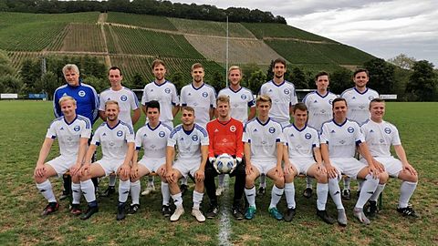 hintere Reihe v.l. Trainer Ralf Reger, Philipp Steinmetz, Marc Rommelfangen, Daniel Franzen, Florian Baack, Sebastian Kramp, Simon Fell, Tom Schmitt
Vordere Reihe v.l. Kevin Roos, Michael Geltz, Lukas Löwen, Marco Jäger, Jan Schneider, Timo Justinger, Fabian Fell, Luca Rörsch, Leon Thömmes