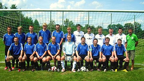 Stehend von links: Joachim Sell, Heinrich Salatmeier, Ulrich Salatmeier, Mathias Meier, Stefan Kaspar, Johannes Heininger, Michael Orthuber, Daniel Scharnböck, Helmut Sigl, 1. Vorstand Sigfried Steinbauer, 2. Vorstand Robert Heininger, Trainer Reinhard Föckersperger

Sitzen vond links: Mario Meinzinger, Fridolin Eberle, Thomas Muggendobler, Daniel Zeindl, TW Stefan Nothaft, Markus Höllrigl, Andreas Rettenberger, Thomas Heininger, Sebastian Döttl