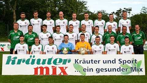 TSV Abtswind | Landesliga Nordwest | Saison 2017/18

Hintere Reihe von links: Daniel Endres, Daniel Hämmerlein, Adrian Graf, Mathias Brunsch, Pascal Kamolz, Przemyslaw Szuszkiewicz, Sven Gibfried, Michael Herrmann, Damian Rzedkowski.

Mittlere Reihe von links: Trainer Petr Skarabela, Mannschaftsverantwortlicher Gerhard Klotsch, Jürgen Endres, Frank Hartlehnert, Adrian Dußler, Co-Spielertrainer Carl Murphy, Julian Beßler, Torwarttrainer Timo Katzenberger, Teambetreuer Franz Beßler, Teambetreuer Frank Tallner.

Vordere Reihe von links: Philipp Hummel, Jona Riedel, Lukas Wirth, Patrick Hefner, Julian Schneider, Peter Mrugalla, Nicolas Wirsching, Steffen Barthel.

Es fehlen: Koordinator Spielbetrieb Thorsten Götzelmann, Jonas Wirth.

Foto: Michael Kämmerer / TSV Abtswind