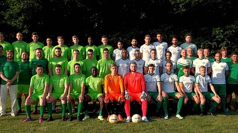 Hintere Reihe v.l.n.r.: 
Pascal Genditzki, Maciej Bojarczuk, Valon Gashi, Ovidiu-Marcel Radu, Tim Altstadt, Raphael Ratzel, Hassan Farah, Gianluca Saracino, Ridvan Rusiti, Imer Azemlahaj, Florian Shkodra, Philipp Zeiser, Steve Yacoub, Michael Frank 

Mittlere Reihe v.l.n.r.: 
Valmir Osmani (1.Vorsitzender), Patrick Stolecki (Betreuer), Thilo Baholzer (stelv. Jugendleiter), Andreas Galler (Betreuer), Peter Nopper (Trainer 2.Mannschaft), Constantin Jassok (Trainer 1.Mannschaft), Benjamin Wickersheim, David Sander, Nico Kaiser, Mohammed Mahran Shehata, Nikolai Nicklas, Niklas Kanzler, Philipp Höfer, Kevin Ernst, Wolfgang Bienert (Vereinsheim), Pelle Bilharz, Rainer Garnitz (Betreuer), Sami Mekmar, Bernd Schnabl (Betreuer), Luzim Berisha (Nicht mehr im Kader), Gilles Ekoto-Ekoto (Nicht mehr im Kader)

Vordere Reihe v.l.n.r.:
Sven Skorski, Ersan Hadzalic, Felix Bosch, Seth Adiej, Luca Schwörer (A-Jgd), Denis Jarczak, Gianluca Bregler, Dominik Georg, Mirsad Hajderaj, Sebastian Ette

Es fehlen: Giuliano Battistella, Jasper Bilharz, Leon Breisacher, Marcel Buhl, Sheikh Cham, Steffen Claus, David Ejubov, Julian Fischer, Maximilian Iselin, Maurice Ketterer, David Lizurek, Christian Pomieczynski, Joschua Reiner, Zeki Sungur